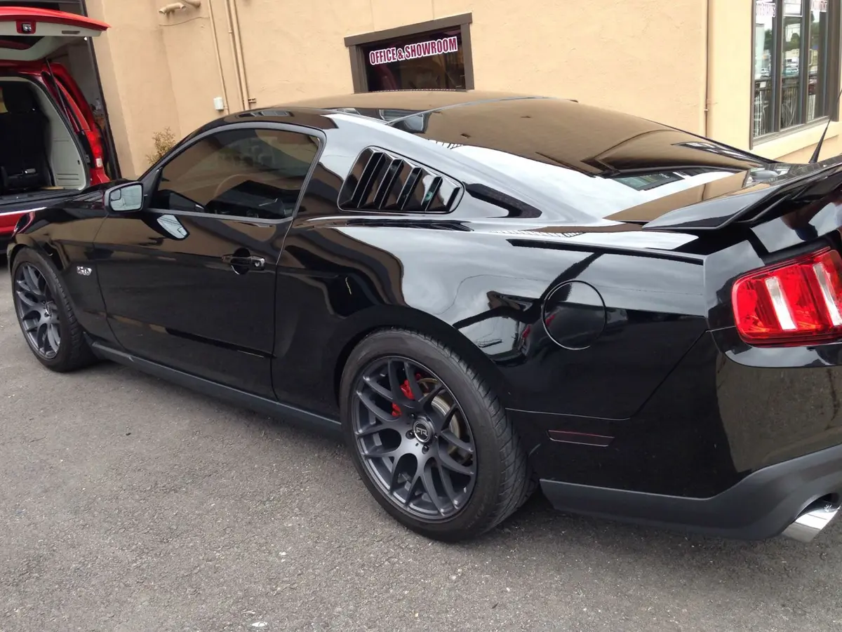 2012 Ford Mustang 1