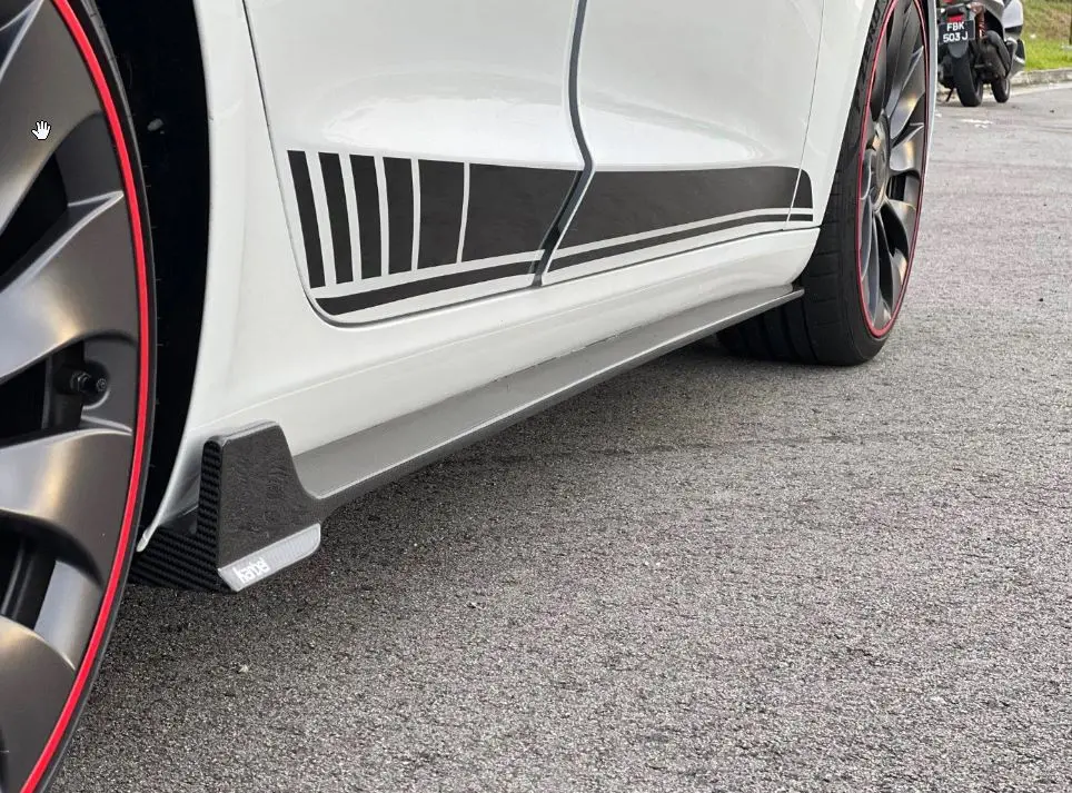 Karbel Carbon Pre-Preg Carbon Fiber Side Skirts For Tesla Model 3 / Performance 1