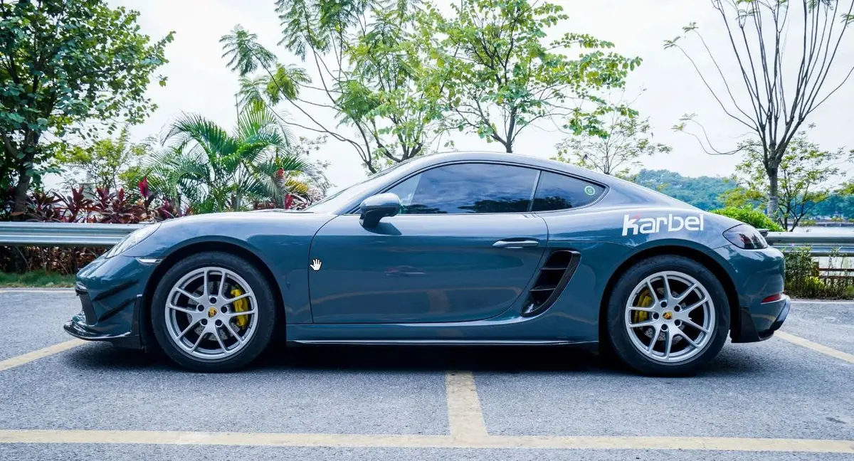 Karbel Carbon Dry Carbon Fiber Side Skirts For Porsche 718 Cayman & Boxster 1