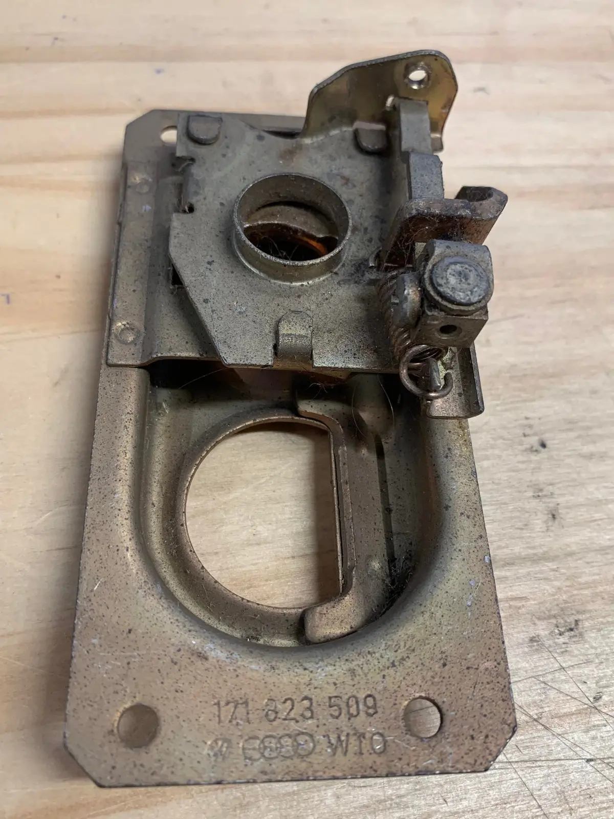 Lower Bonnet Catch, Golf 84/T4 1991-03 1