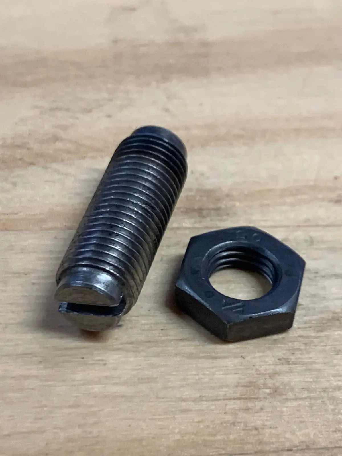 Valve Adjusting Screw & Nut, Late Beetle/T25 1