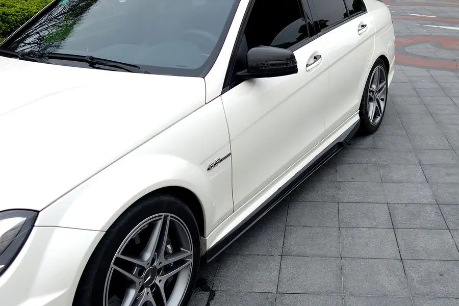 Carbonado 2008-2014 Mercedes Benz W204 C63 Amg Sedan Vs Style Carbon Fiber Side Skirts 1