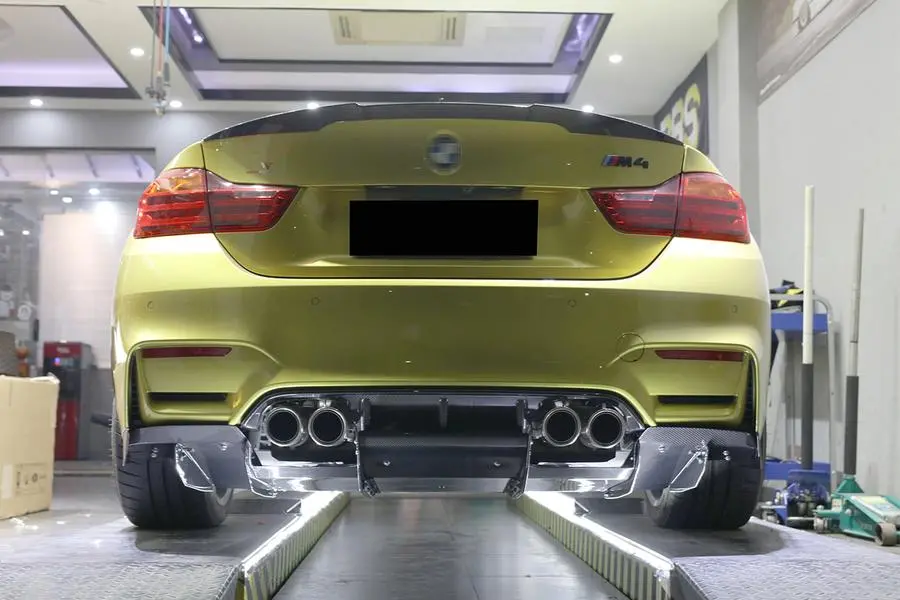 Carbonado 2014-2020 Bmw M3 F80 & M4 F82 Vas Style Carbon Fiber Rear Diffuser W/ Lip 1