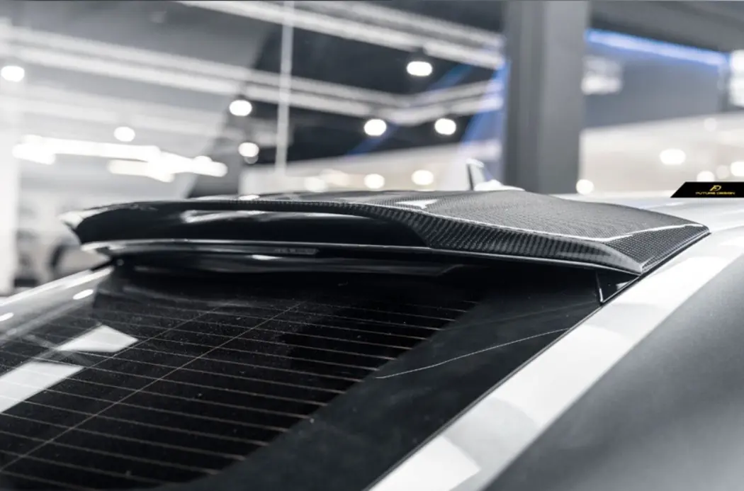 Future Design Carbon Fiber Rear Roof Spoiler For Lamborghini Urus 1