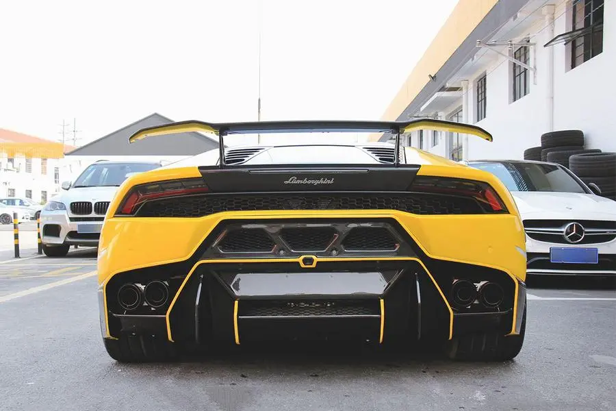 Carbonado 2015-2020 Lamborghini Huracan Lp610/Lp580 Vrs Style Rear Bumper 1