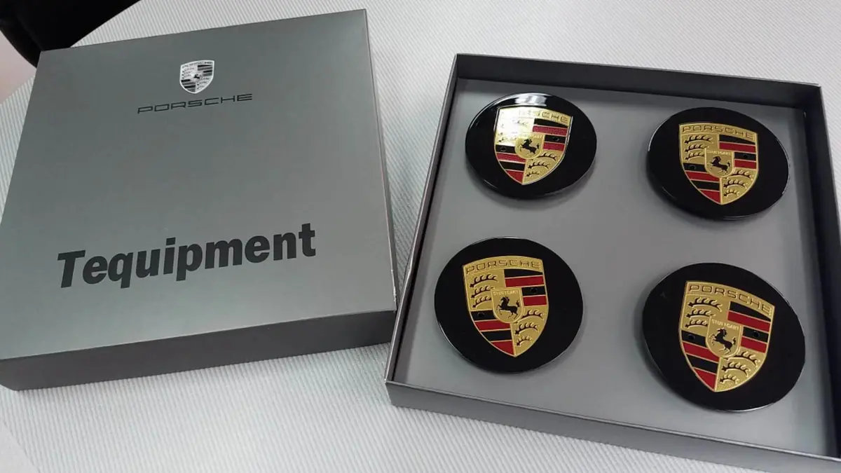 Porsche Oe Center Cap Set (4 Pcs.) Gloss Black With Coloured Crest 1