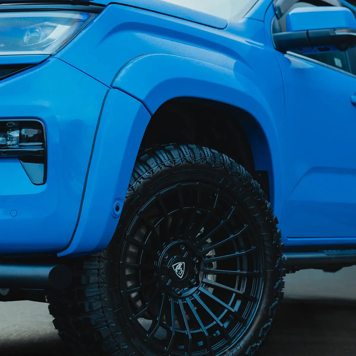 Vw Amarok 2023 - Predator Flares Mid Blue 1