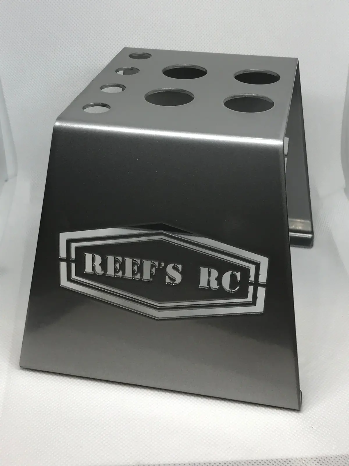 Reefs39 Silver Steel Car Stand With Shock Holes 1