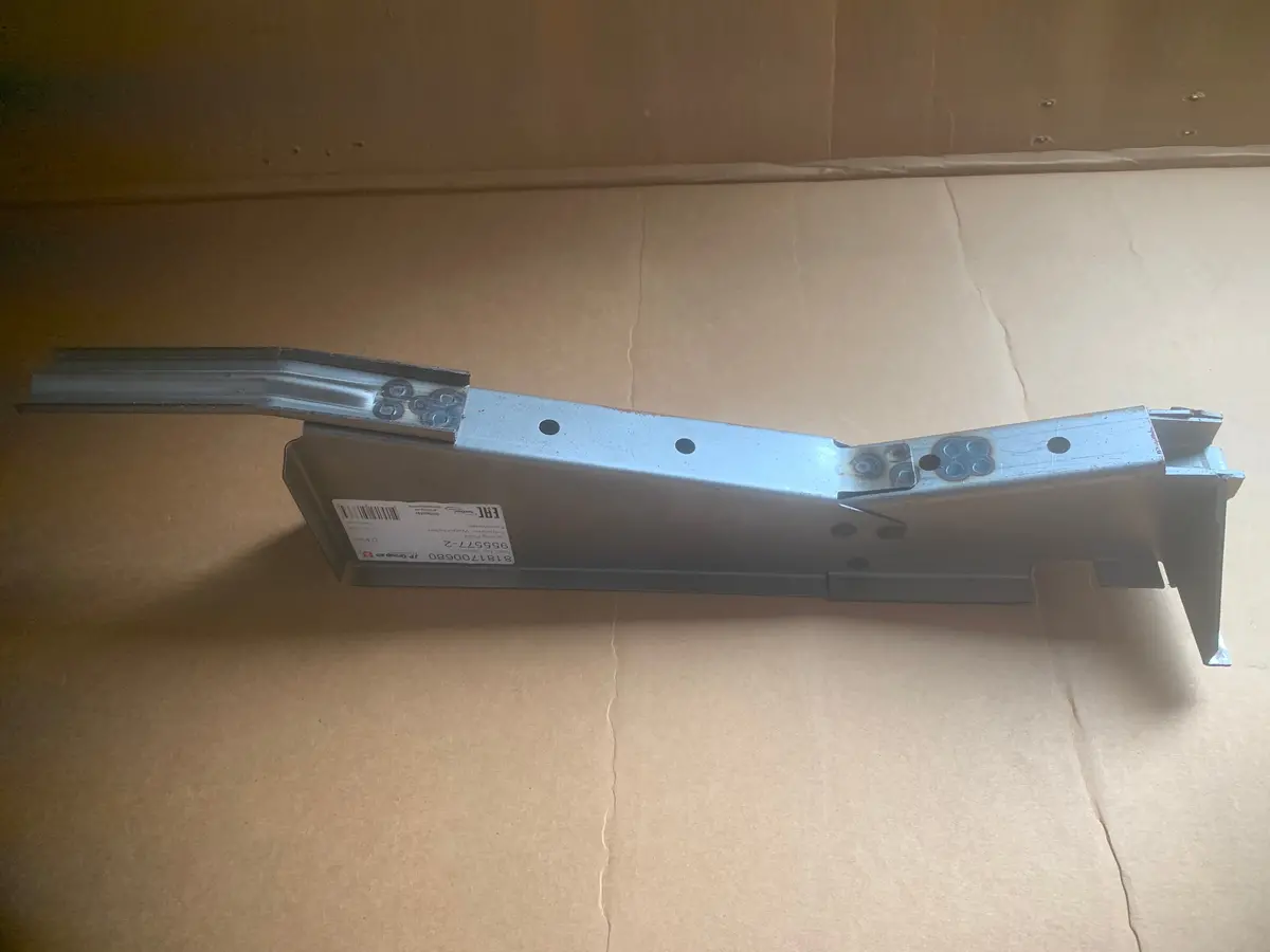 Jacking Point & Outrigger Front, Kombi 1967-79 1