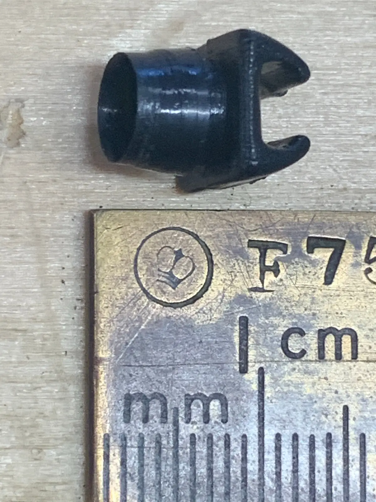 Nose Badge Securing Clip - Kombi 1973 To 1979 1