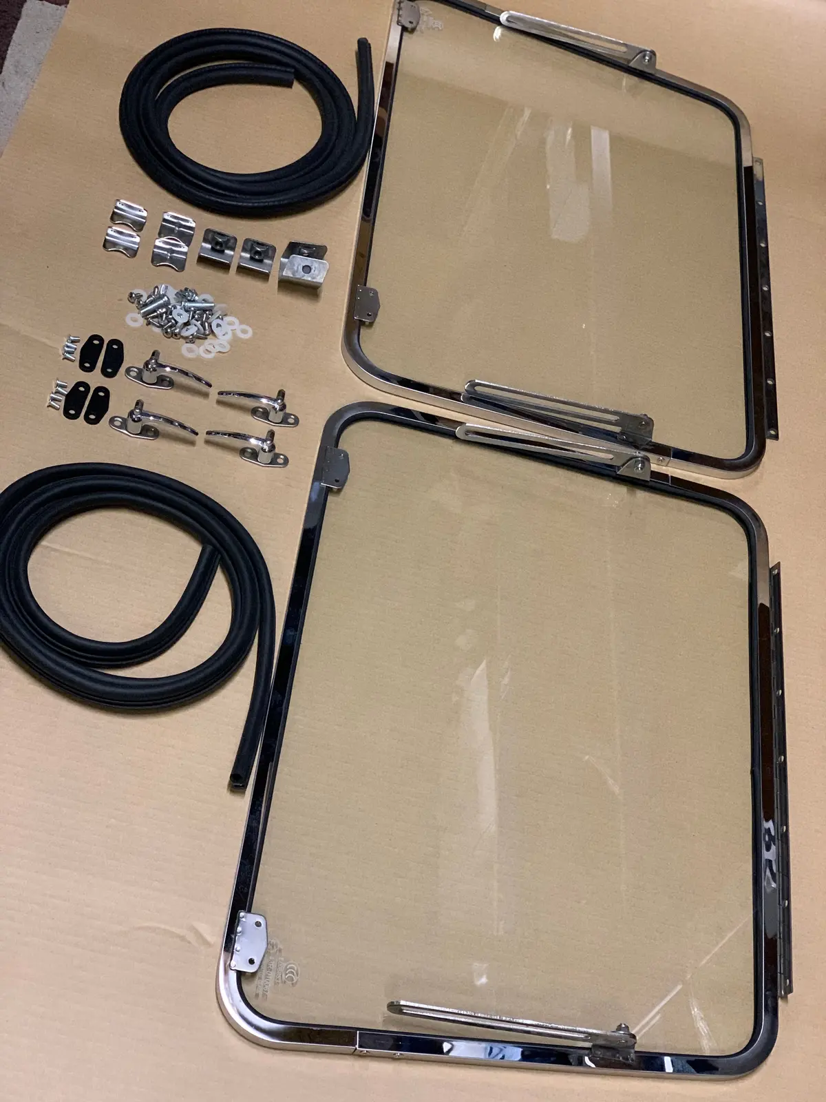 Pop Out Window Kit, Safari - Kombi Up To 1967 1
