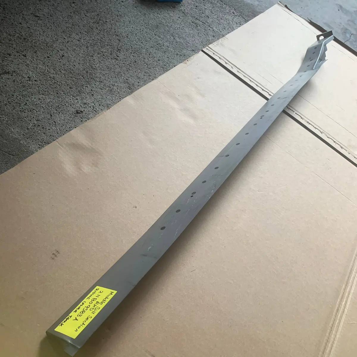 Middle Sill (Sliding Lower Track), Kombi 1968-79 1