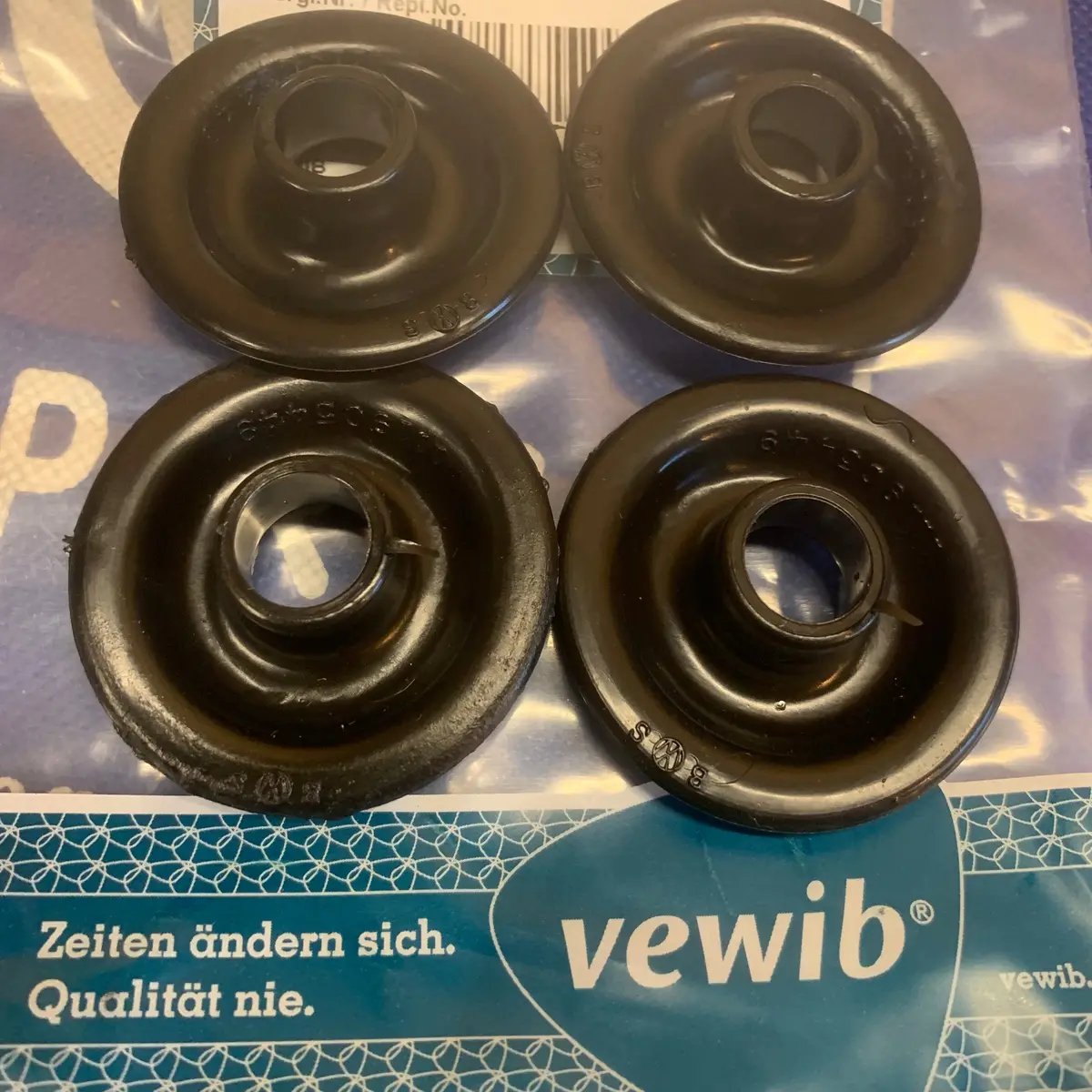 Spark Plug Rubber Cap - Set Of Four 1