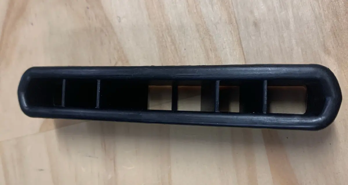 Dash Vent Trim L/R (Metal Dash), Beetle 1965-79 1