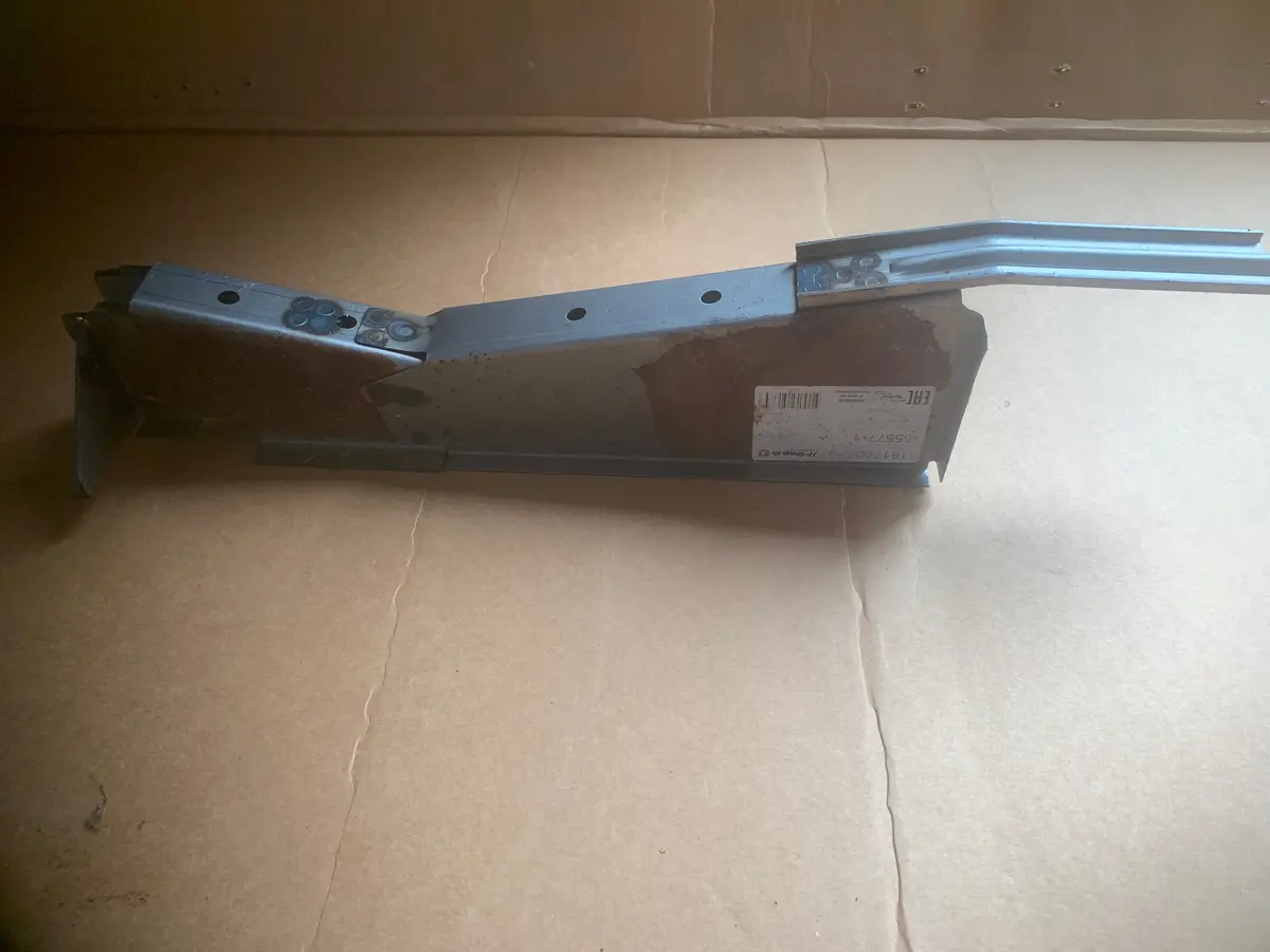 Jacking Point & Outrigger Front, Kombi 1967-79 2
