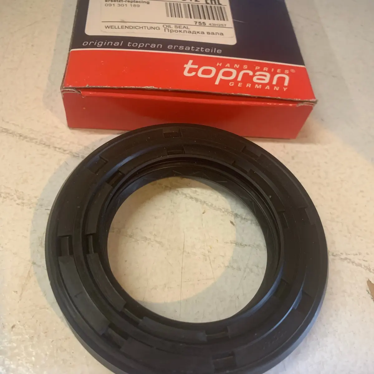 Diff Seal Manual Gearbox, Kombi 1980-92 1