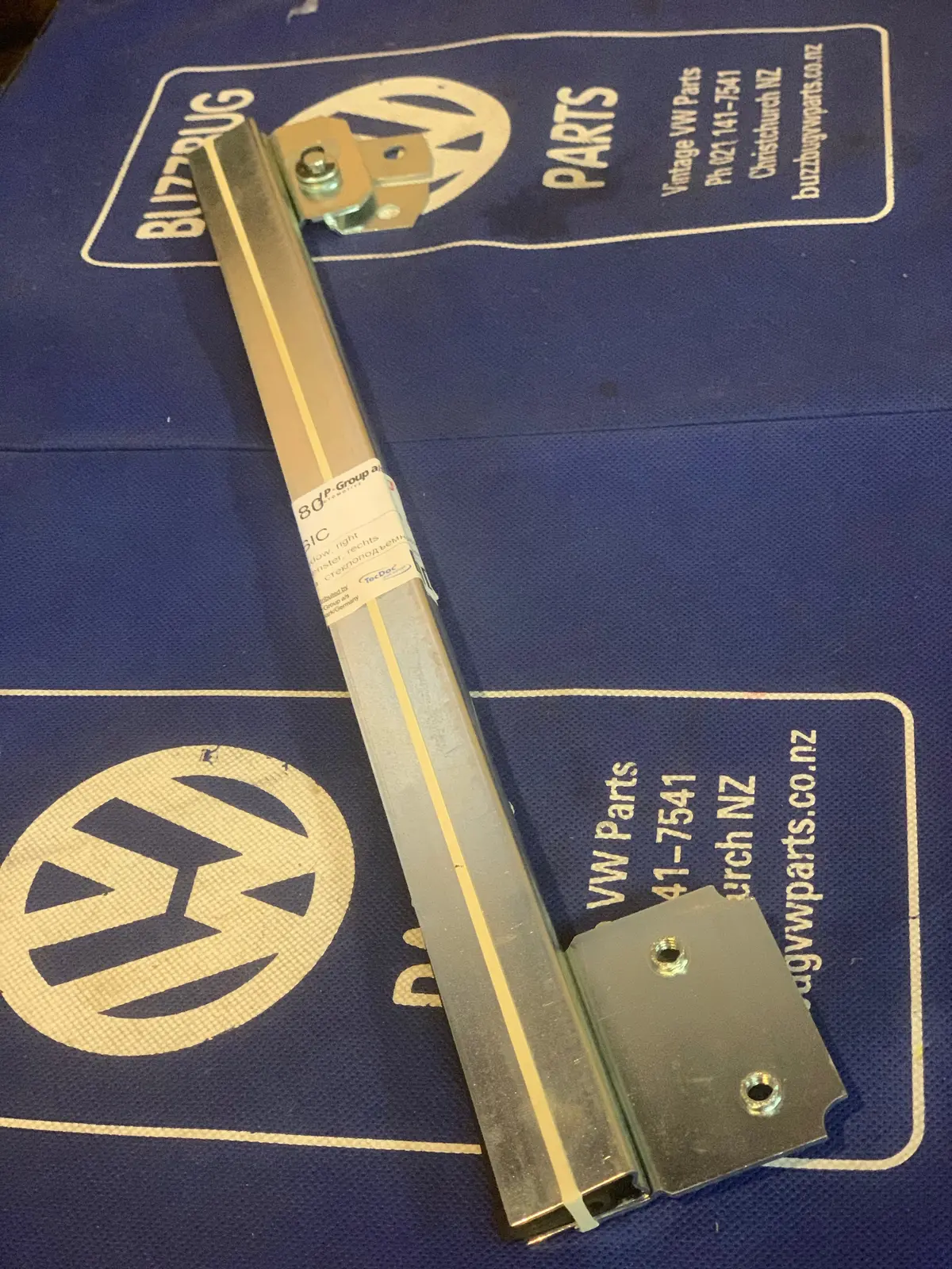 Door Window Lift Channel Right 1