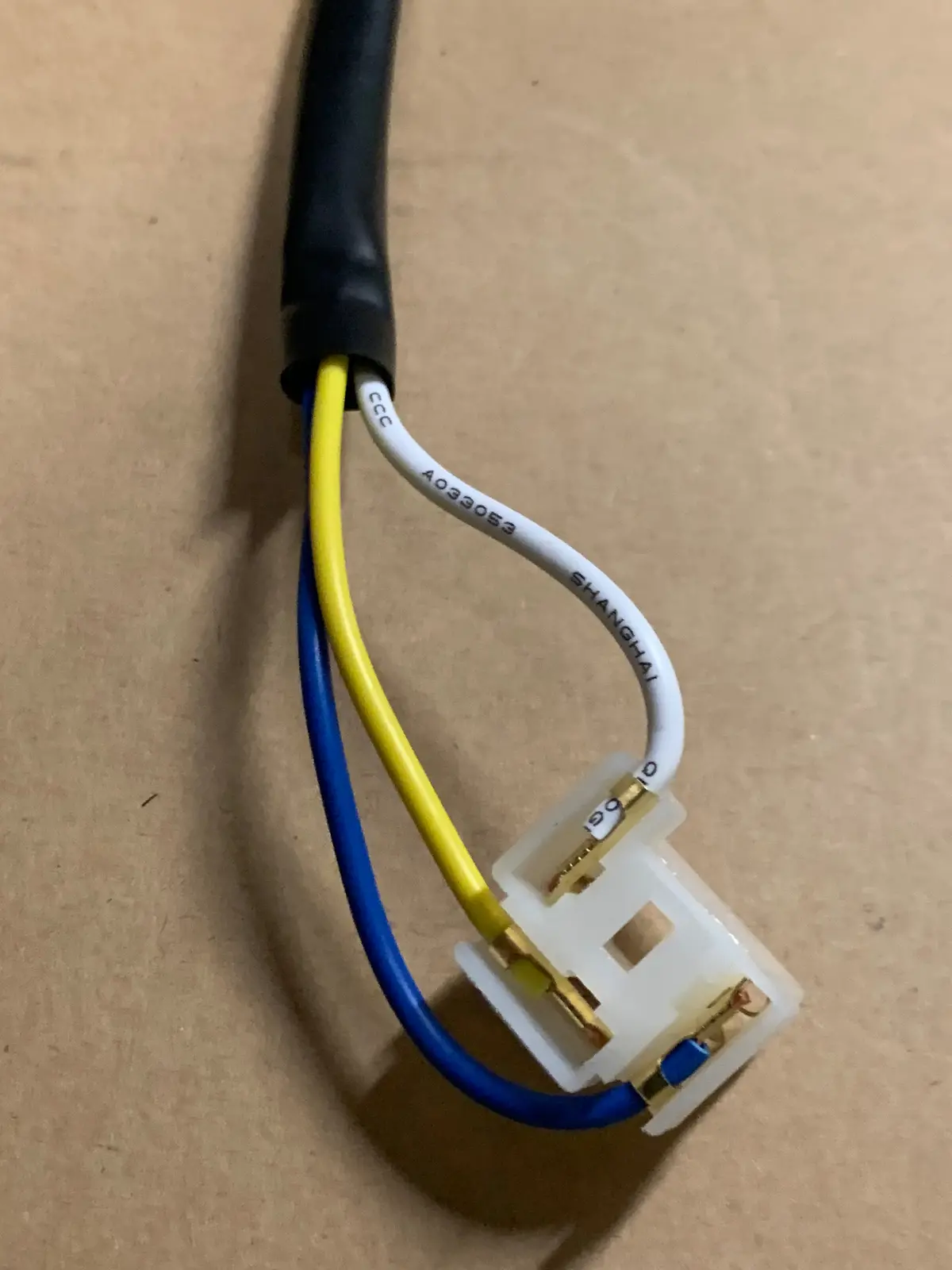 Headlight Connector, 3 Pin 1