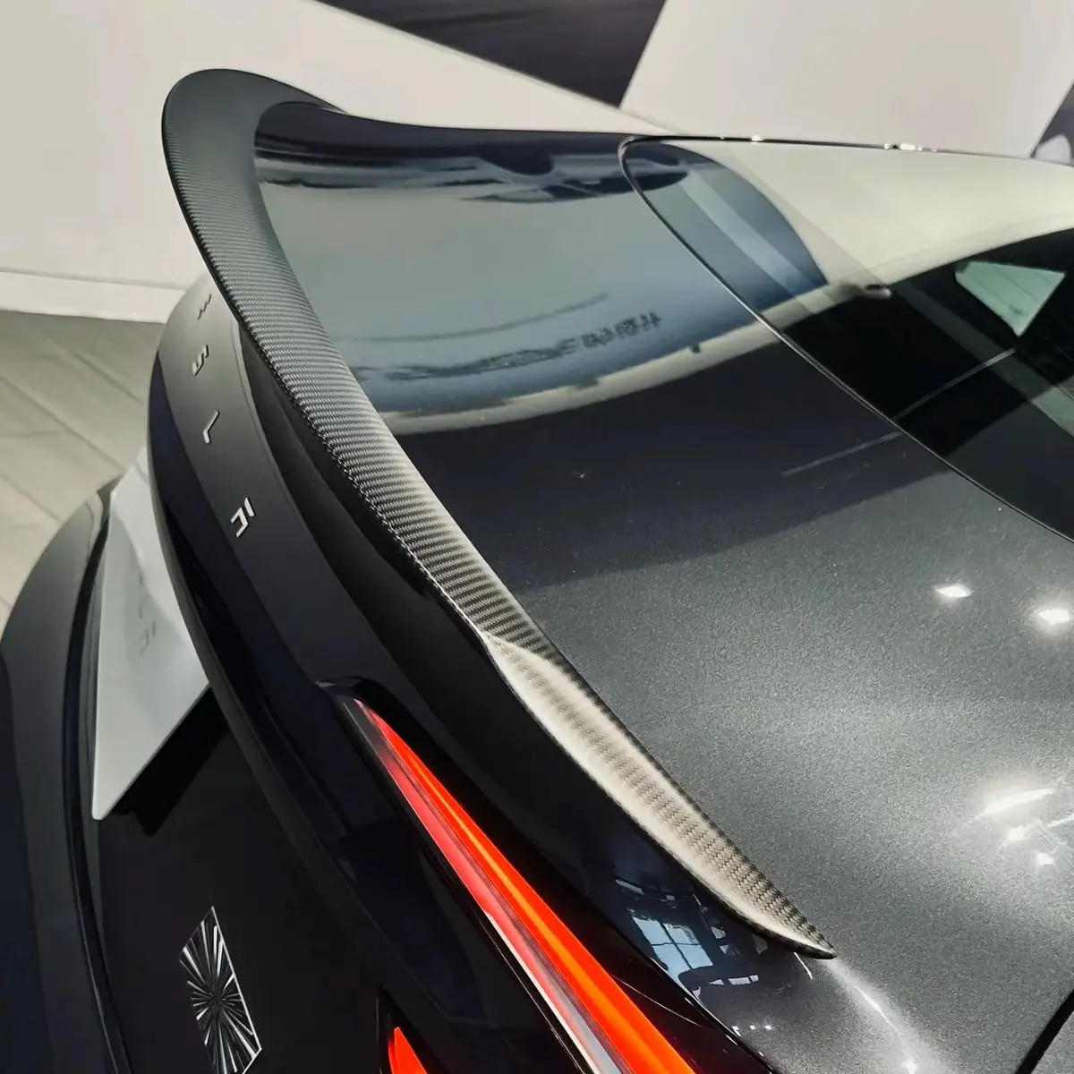 Model 3 Ludicrous Carbon Fiber Spoiler 1